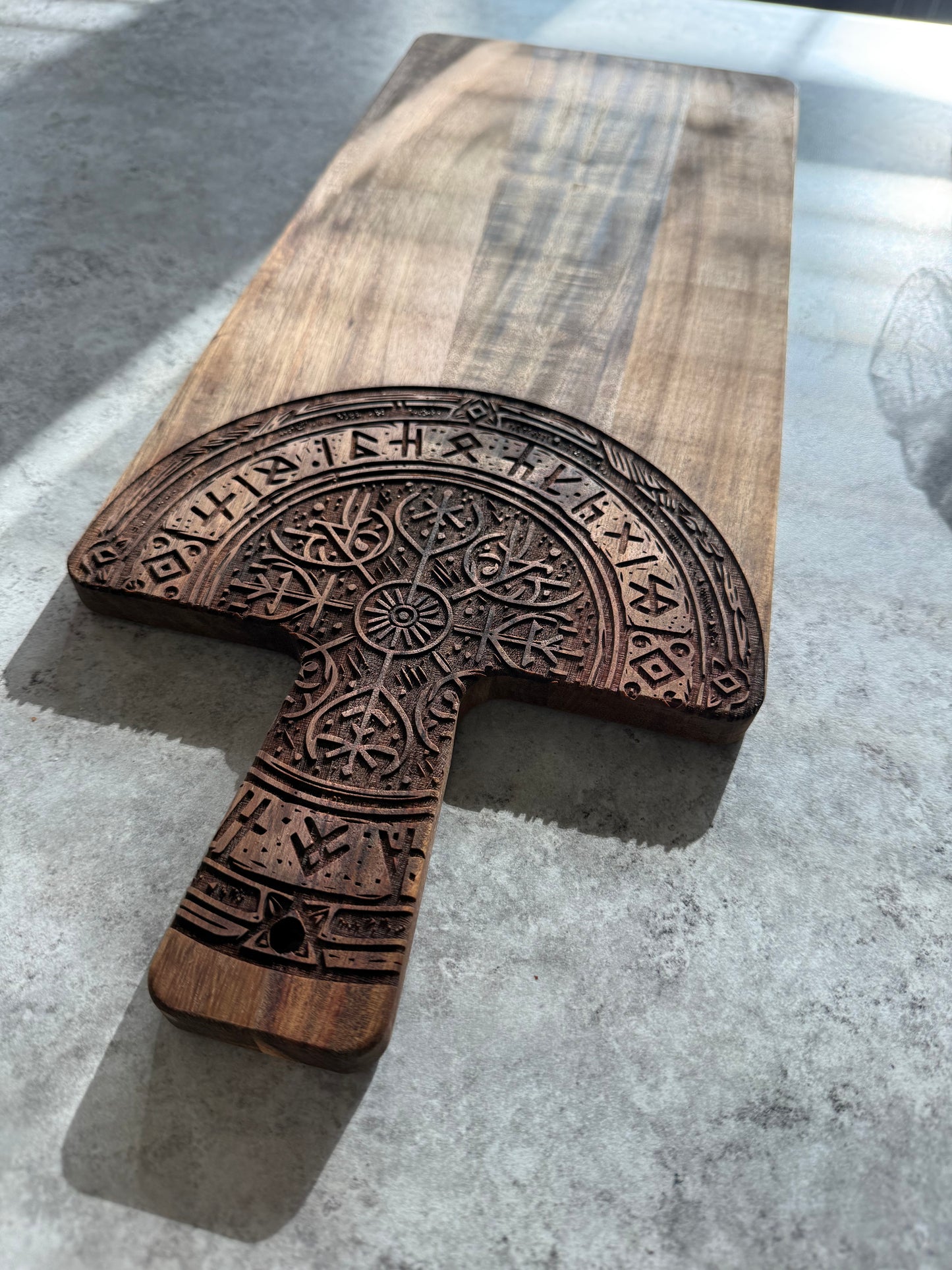 Vegvísir Serving Board