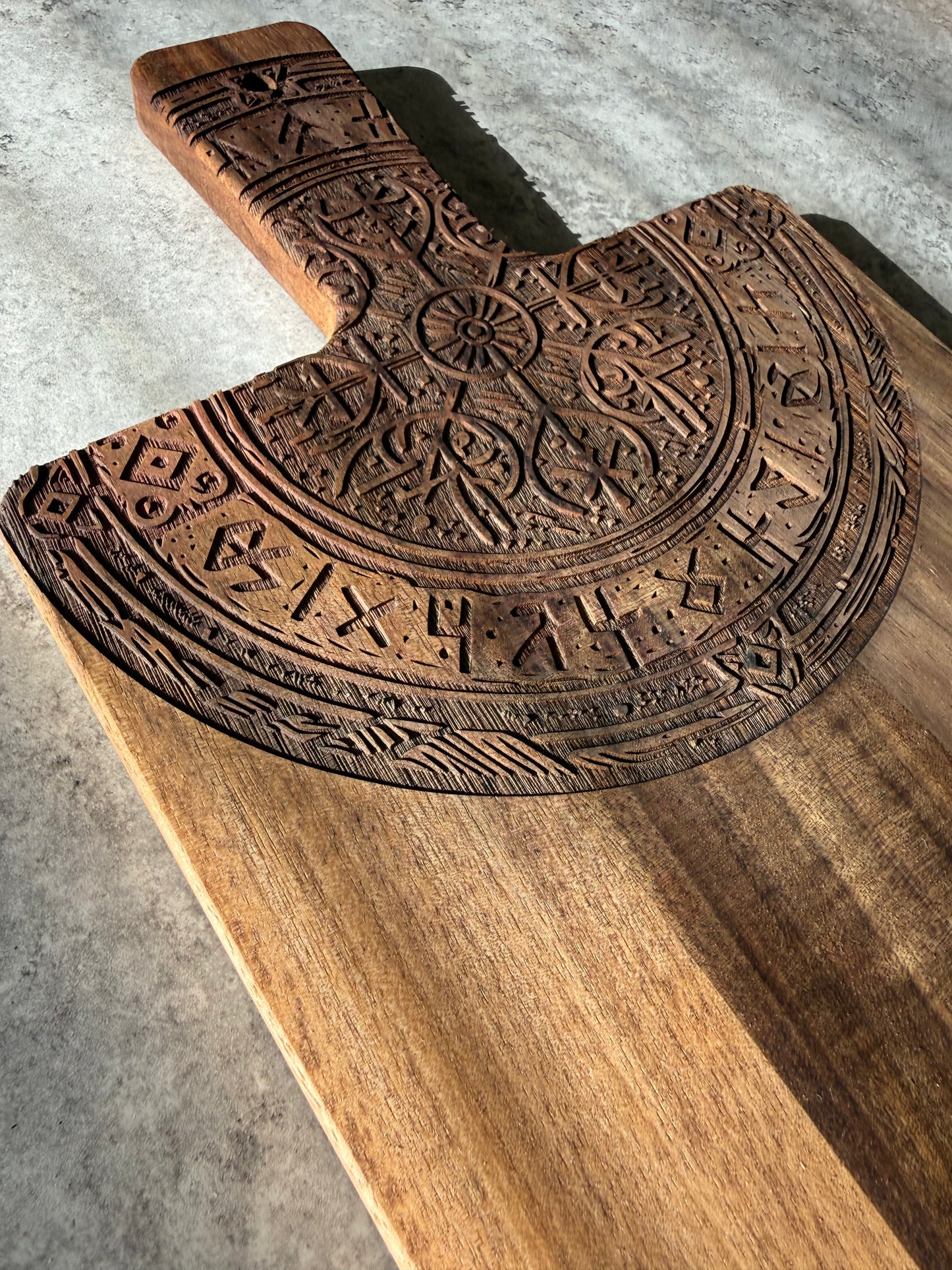 Vegvísir Serving Board